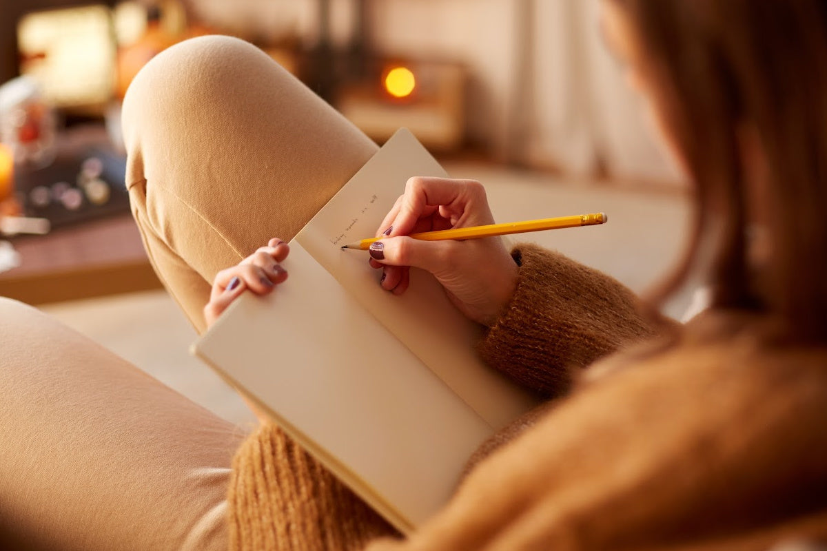 The Connection Between Gratitude & Journaling