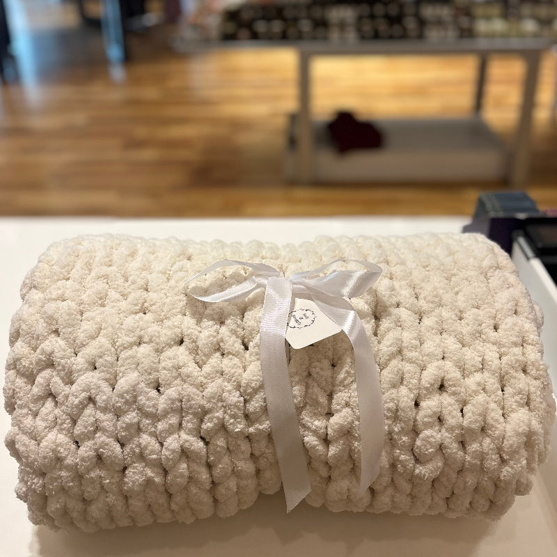 Soft & Snuggly Co. MEDIUM Hand-Woven Chunky Blanket