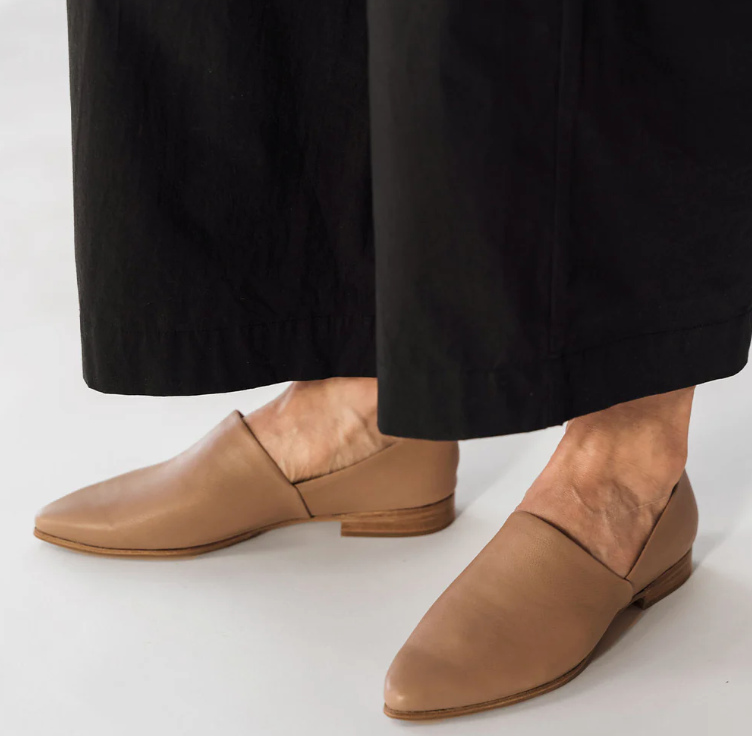 Poppy Barley - The GLOVE FIT Flat