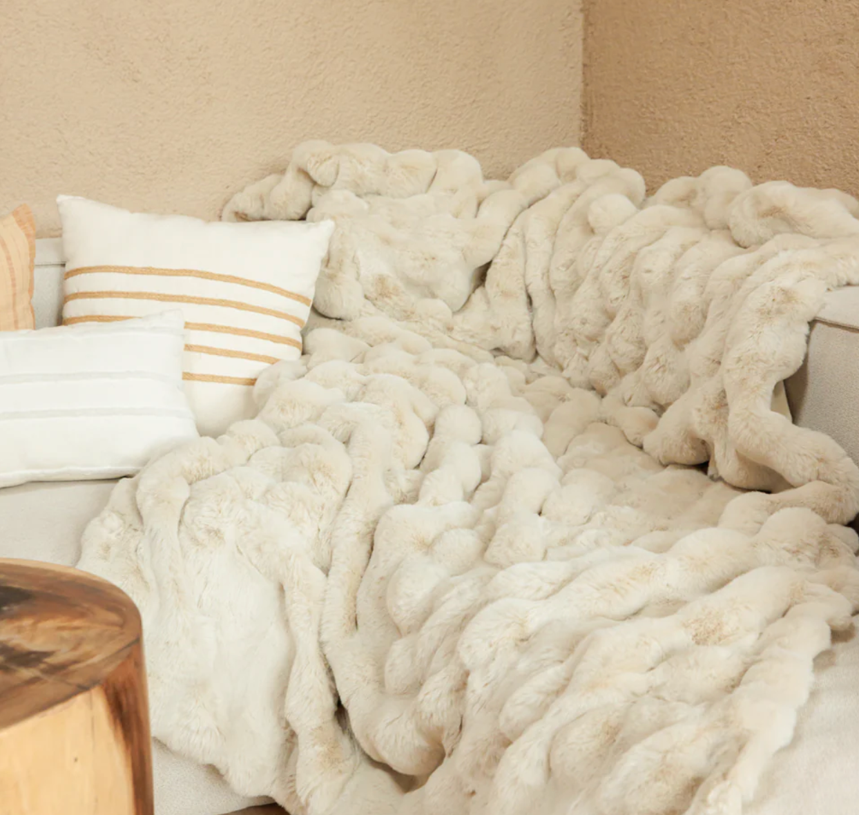 AEPTOM Plushie Faux Fur Blanket