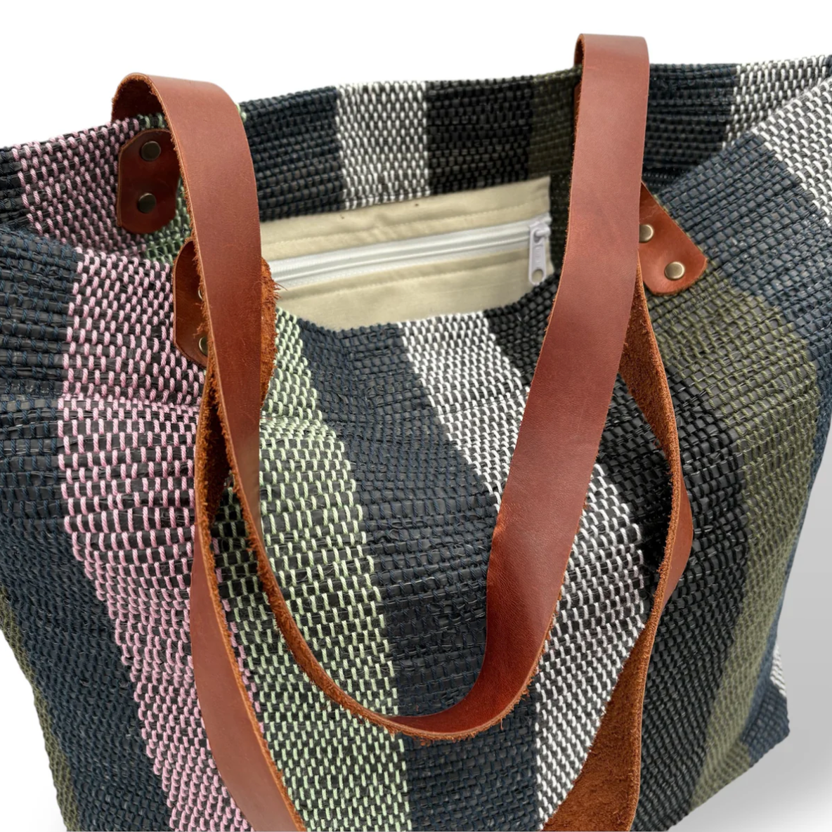 Striped tote bag with leather handles - Screenshot 2025