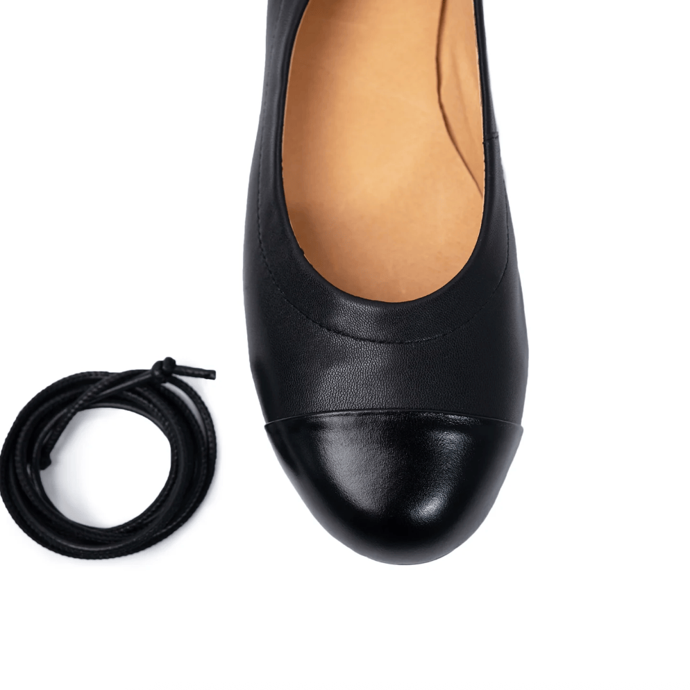 Black leather ballet flat with shoelace, 2025 screenshot.