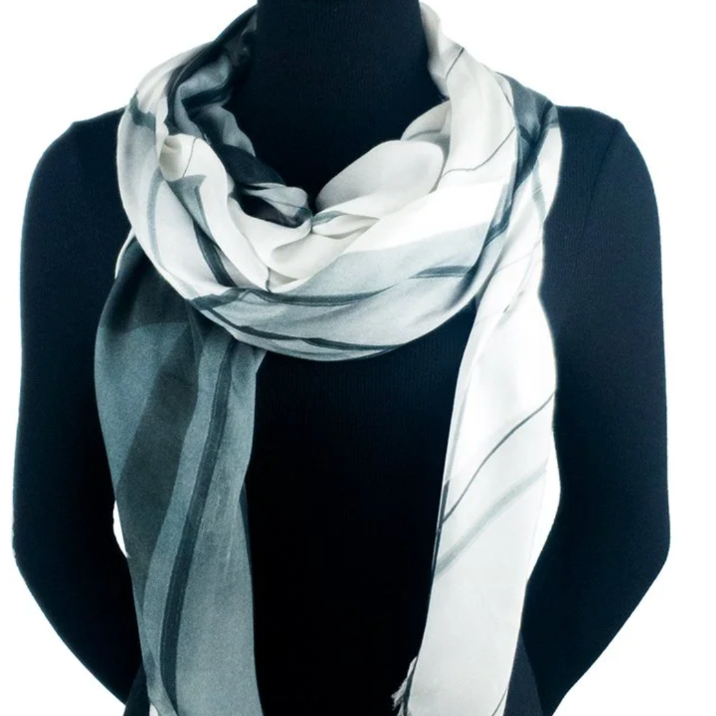 Elegant striped scarf, screenshot from August 11, 2025.