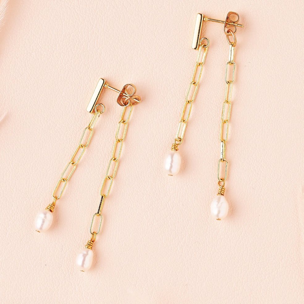 Screenshot of gold chain earrings with pearls