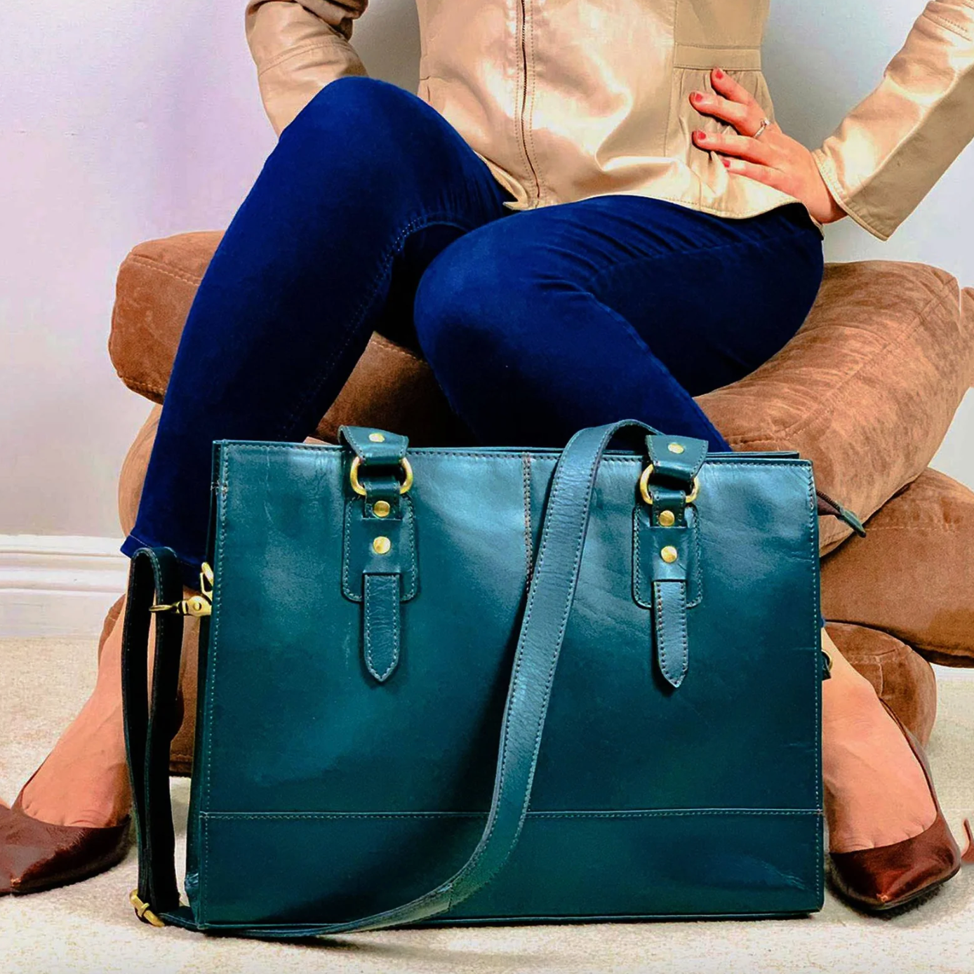 Woman with teal leather bag, screenshot from Sep 18, 2025.