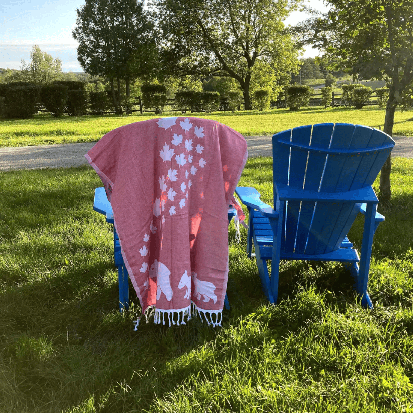 Pomp & Sass Turkish BODY Towel - Red & White Canadian Bears