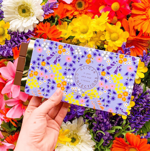 Alicja Confections - Earl Grey Postcard Milk Chocolate Bar