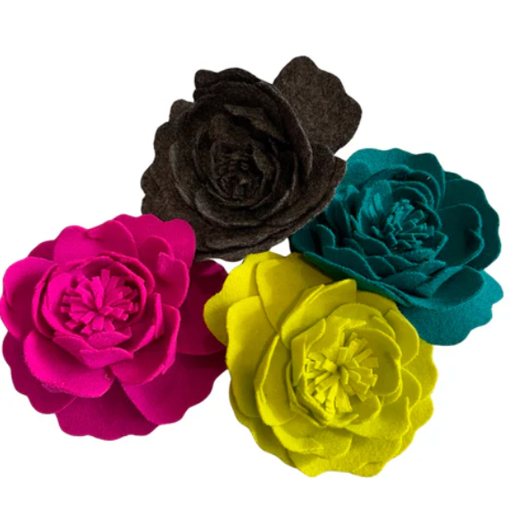 STE.MARG.SCOT - The Woollen Flower Brooch PEONY