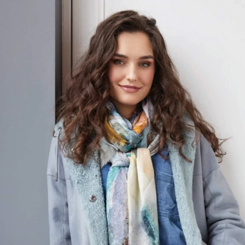 Woman wearing scarf, screenshot from Sep 20, 2025