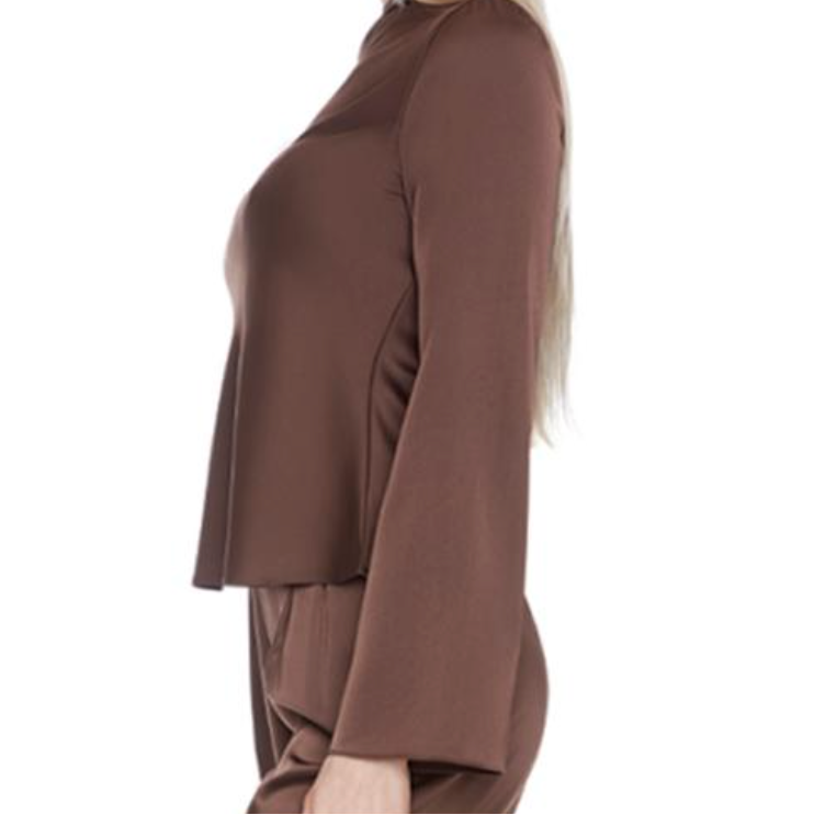ILTM LINDSAY Satin Bell-Sleeve Top