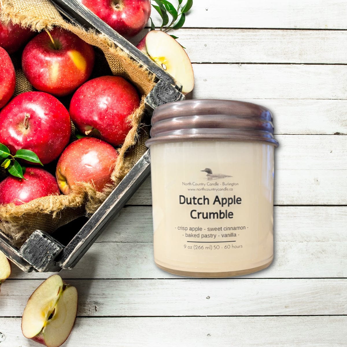 Dutch Apple Crumble candle with fresh apples