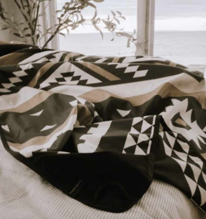 Canoe & Lake Quick-Dry Throw (Black/Southwest)