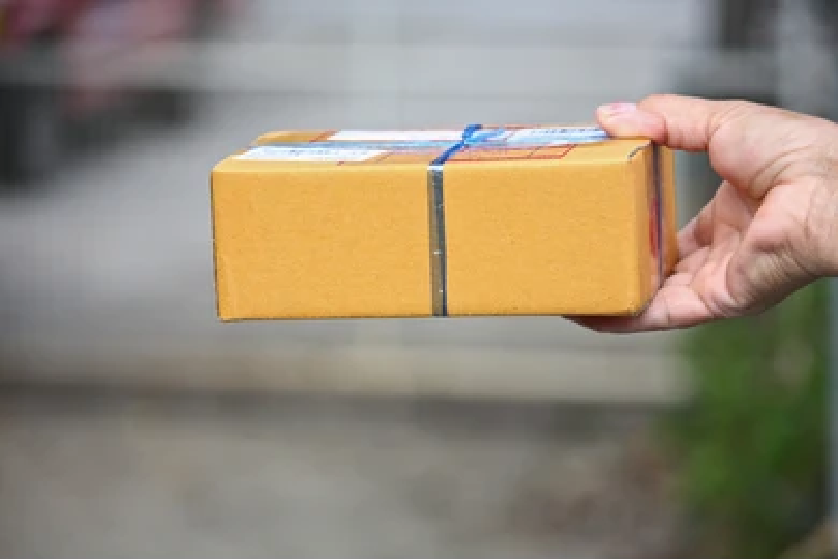 Business Insights: 5 Ways Branded Stickers Level Up Your Shipping