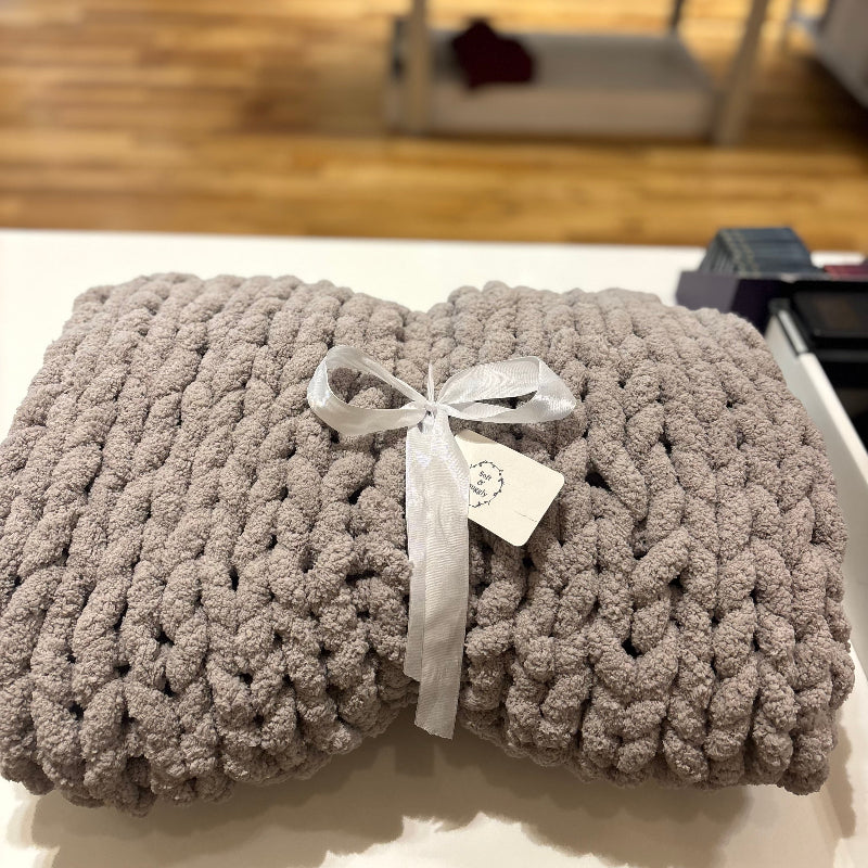 Soft & Snuggly Co. MEDIUM Hand-Woven Chunky Blanket