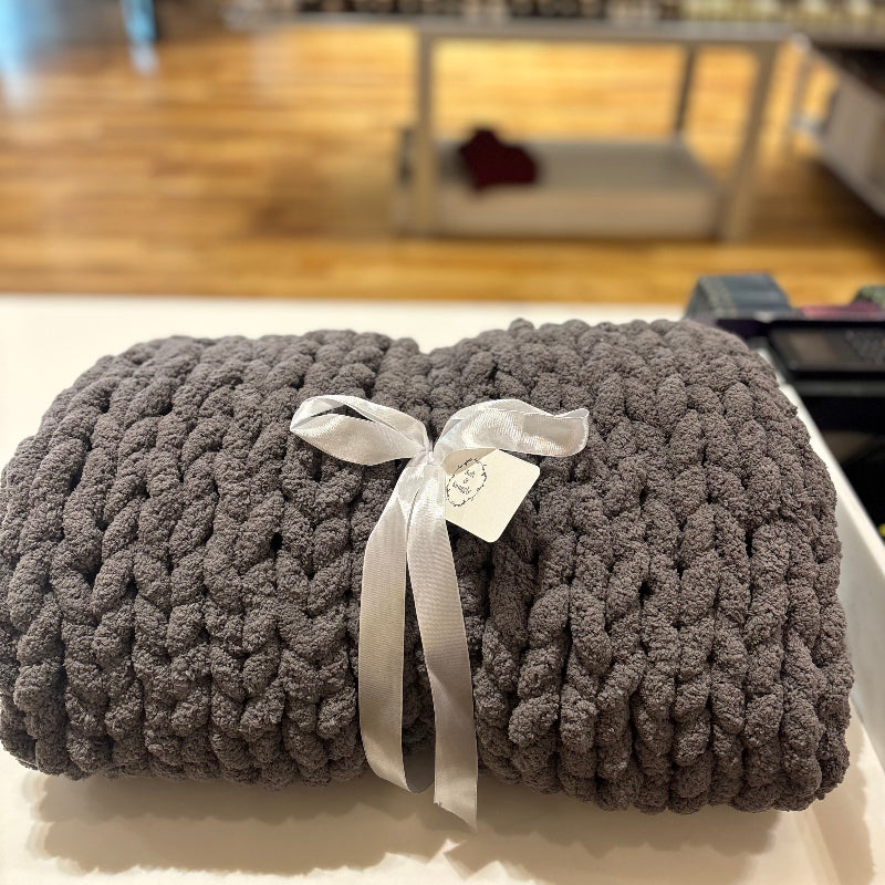 Soft & Snuggly Co. MEDIUM Hand-Woven Chunky Blanket