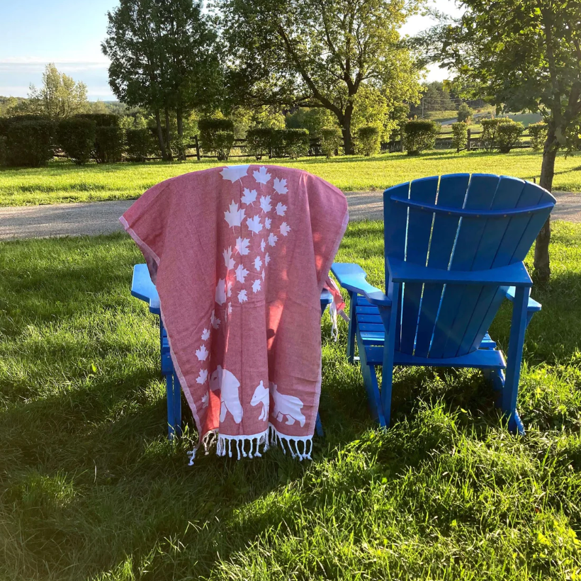 Pomp & Sass Turkish Body Towel - Red & White Canadian Bears