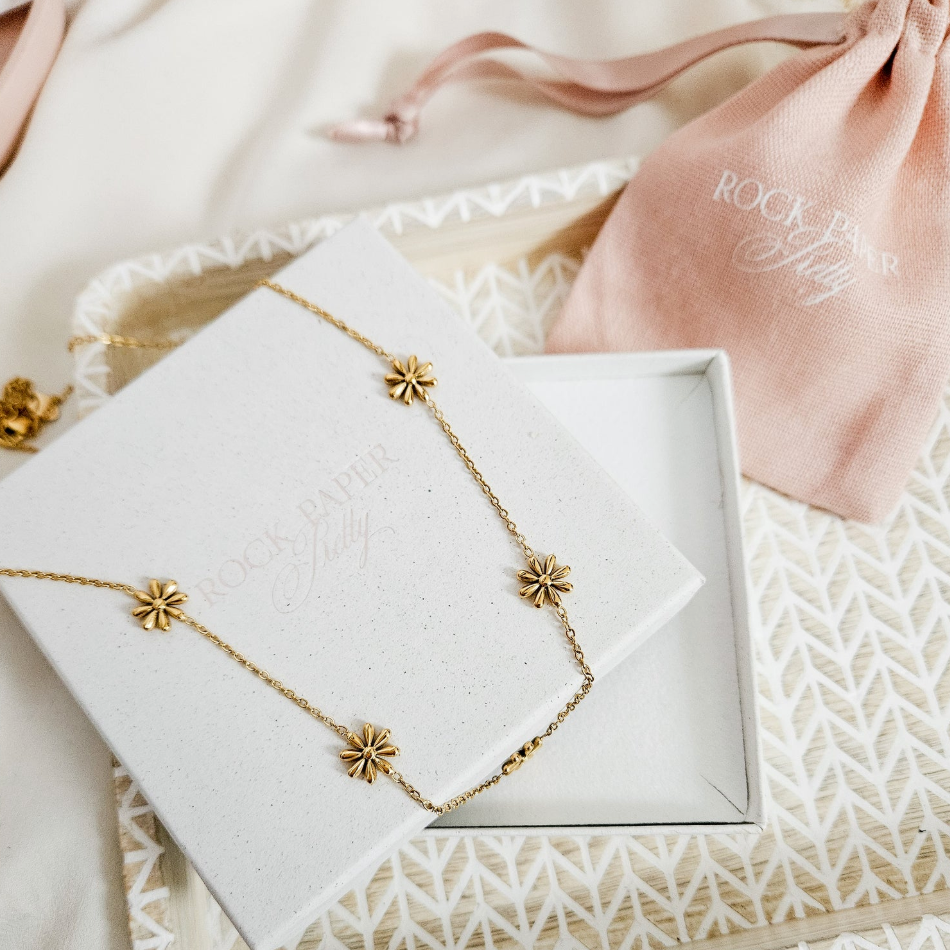 Rock Paper Pretty - Daisy Necklace