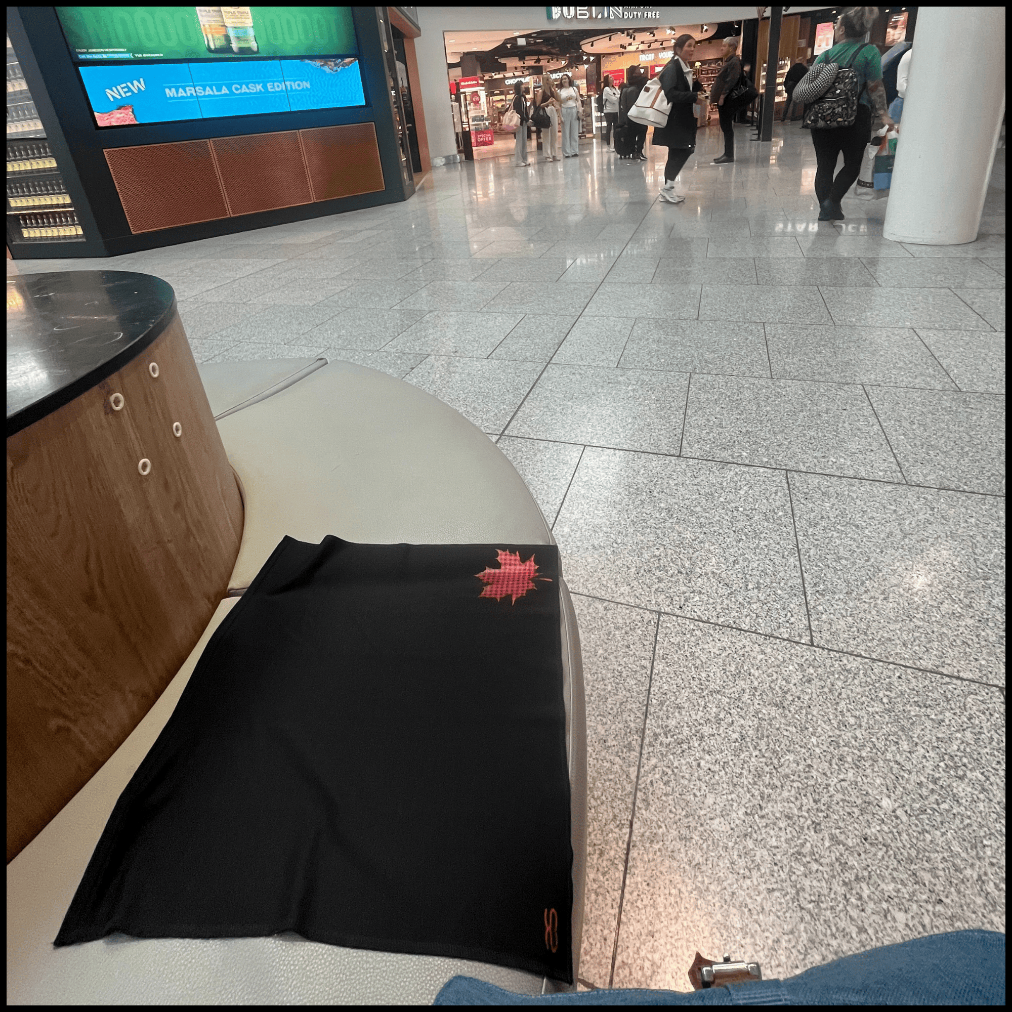 SeatSquare CANADIAN BUFFALO PLAID + Velvet Carry Pouch